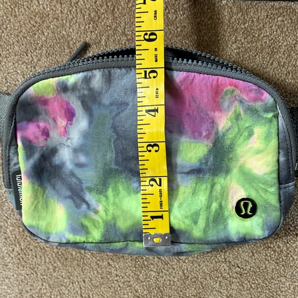LULULEMON BELT BAG EXCELLENT CONDITION - Picture 5 of 7